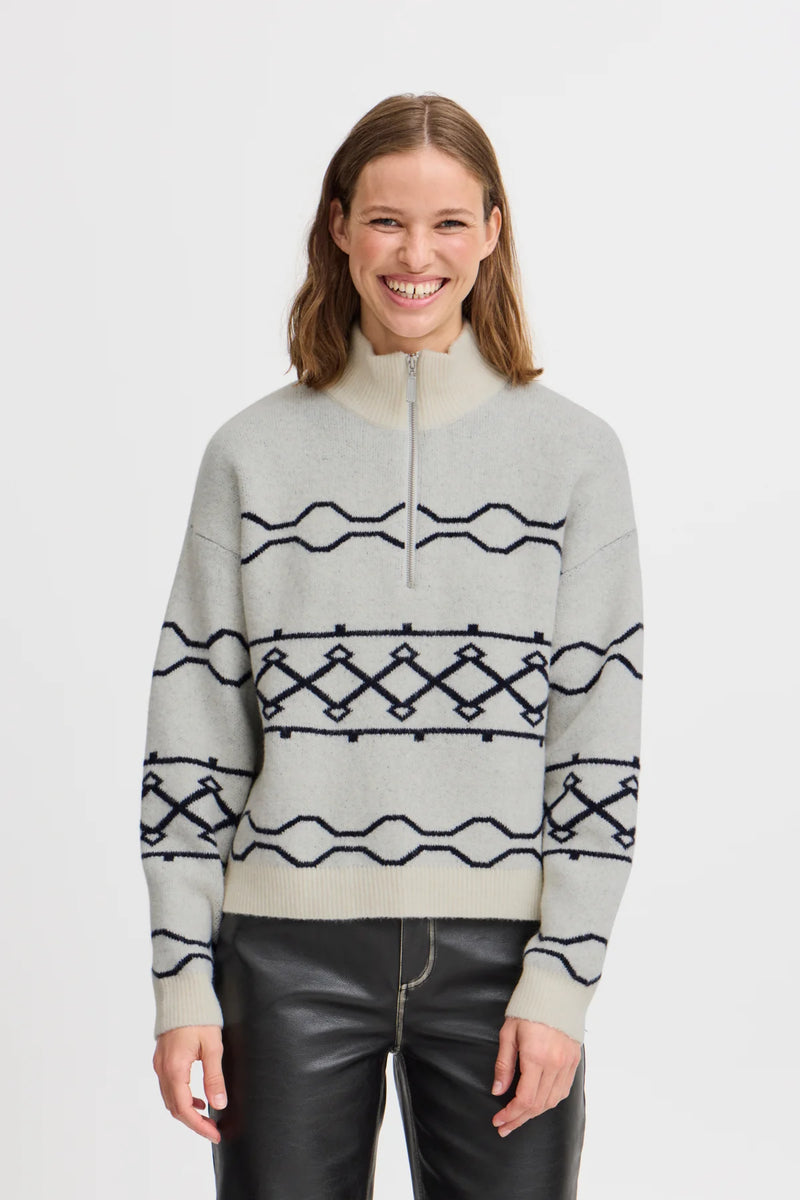 Stay chic and cosy with the B Young Massi Half Zip Pullover. This adorable and warm half zip is the perfect addition to your autumn and winter wardrobe. Don&