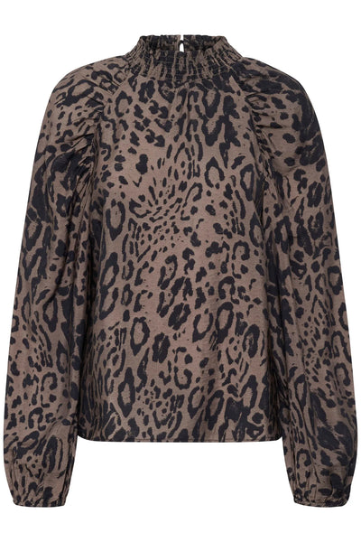 Unleash your wild side with the Kaffe Jemma Blouse in Major Brown! This leopard print blouse is the perfect addition to your fall wardrobe. Layer it up or style it on its own - either way, you'll be turning heads with this versatile and stylish piece.    Made of 87% viscose, 13% nylon, machine wash 30 and air dry where possible&nbsp;