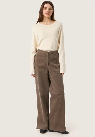 Elevate your autumn style with Soaked in Luxury's Helle Cord Trousers. These perfect smart casual trousers come in Morel or Oatmeal and will keep you looking polished and put together. Embrace effortless style and comfort with this must-have addition to your wardrobe.



Made of 98% Cotton, 2% elastic, Machine wash 30 and air dry where possible, low iron if needed&nbsp;
