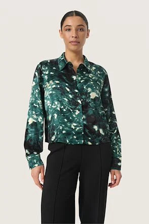 Elevate your wardrobe with the Soaked in Luxury Miria Shirt in Rain Forest Splash. Luxurious green hues in a satin finish make this blouse a perfect choice for any dressy occasion. Add a touch of elegance and sophistication to any outfit.



Made of 55% Viscose (Lenzing), 45% Viscose, Machine wash 30 and air dry where possible, low iron if needed&nbsp;
